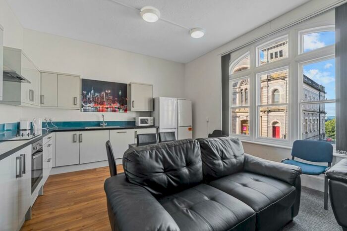 6 Bedroom Maisonette To Rent In Mutley Plain, Plymouth, Devon, PL4