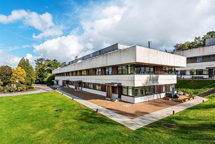 2 Bedroom Apartment To Rent In Deepdene Avenue, Dorking, RH4