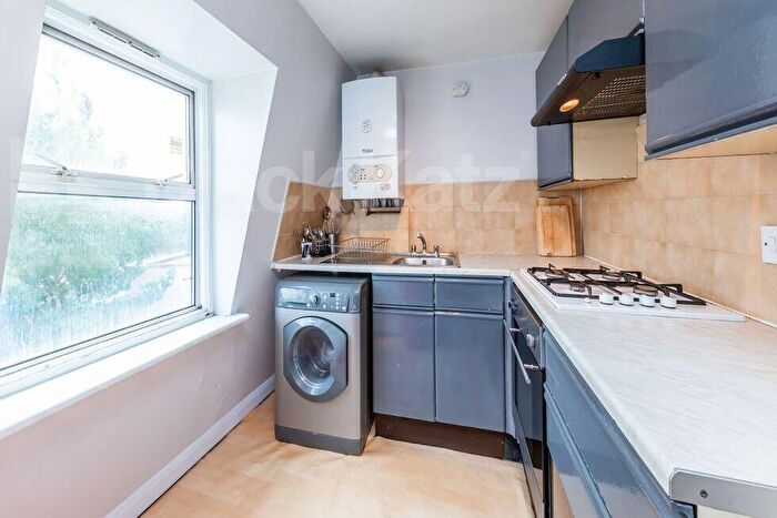 2 Bedroom Flat To Rent In Dalston Lane, Dalston, E8