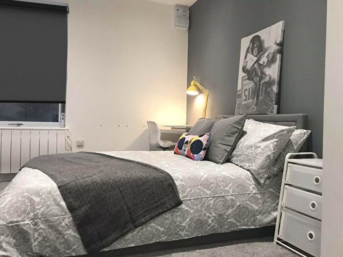 Studio To Rent In Outcote Bank, Huddersfield, West Yorkshire, HD1