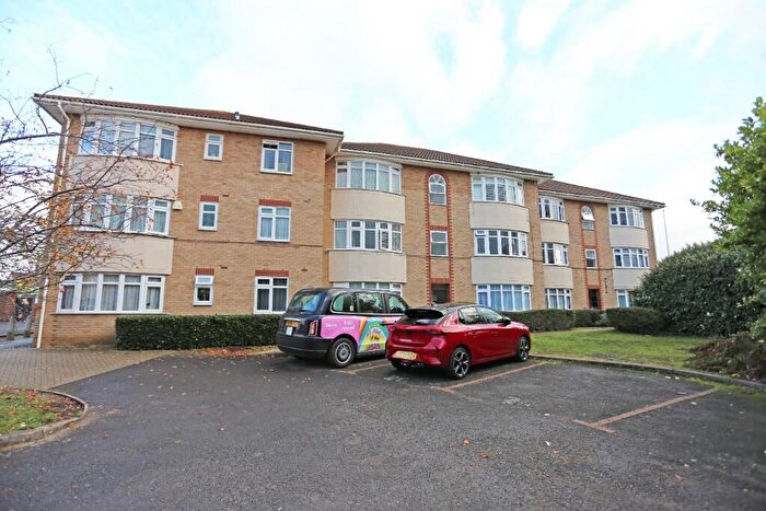 1 Bedroom Flat For Sale In Springfield Drive, Ilford, London, IG2