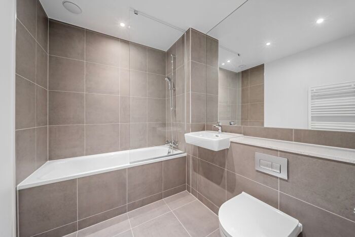 1 Bedroom Flat For Sale In Samara Drive, Southall, UB1