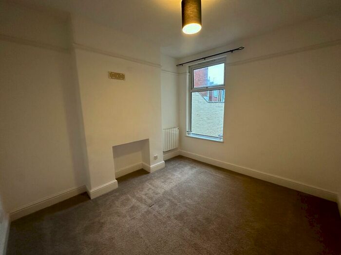 1 Bedroom Flat To Rent In Elmside, Exeter, Devon, EX4