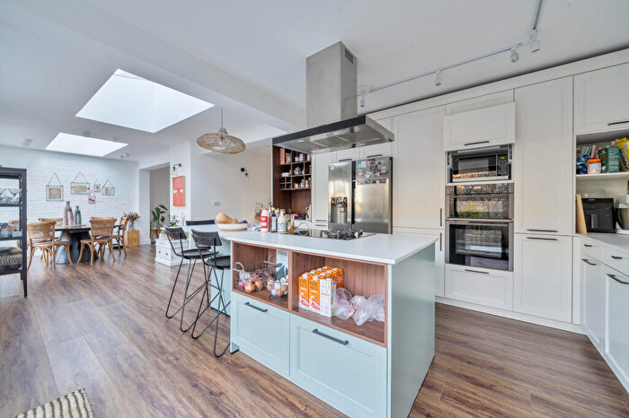 5 Bedroom Semi Detached House For Sale In Park Road, High Barnet, EN5