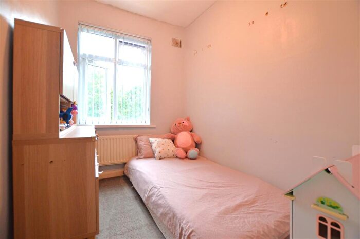 3 Bedroom Terraced House For Sale In Salt Hill Way, Slough, SL1