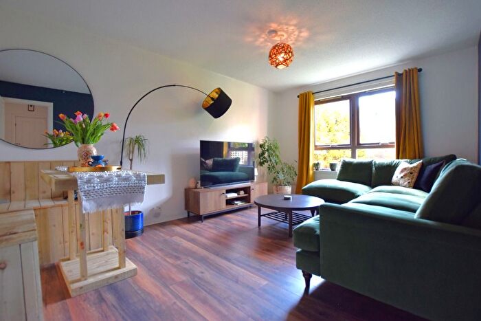 2 Bedroom Flat To Rent In Harrismith Place, Easter Road, Edinburgh, EH7