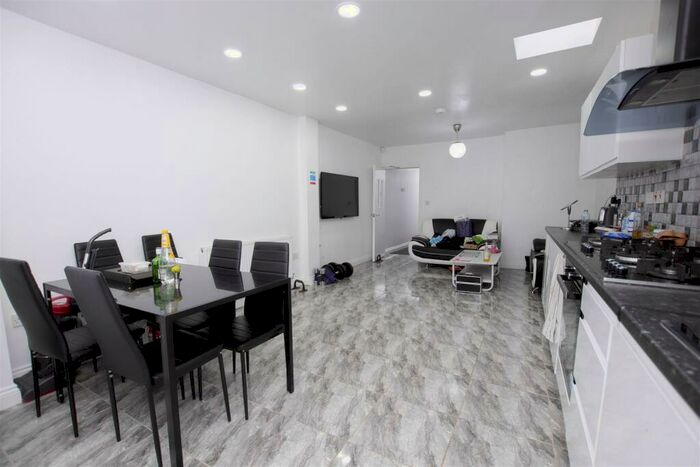 6 Bedroom House To Rent In Heeley Road, Birmingham, B29