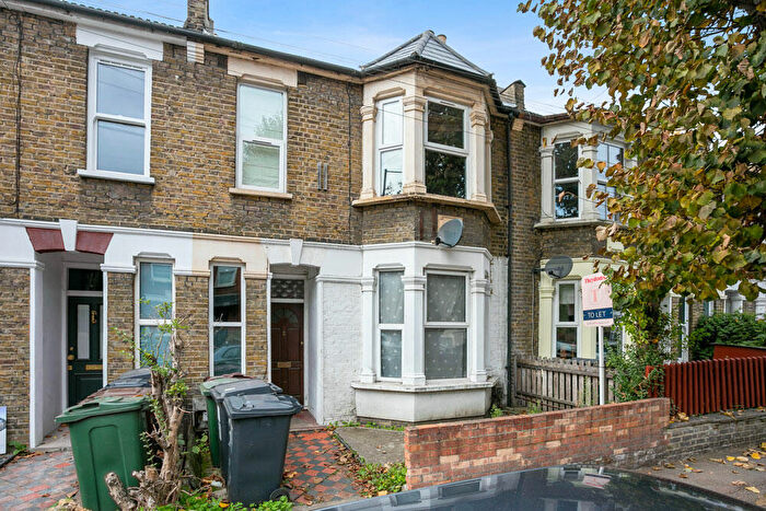 2 Bedroom Flat To Rent In Francis Road, Leyton, E10