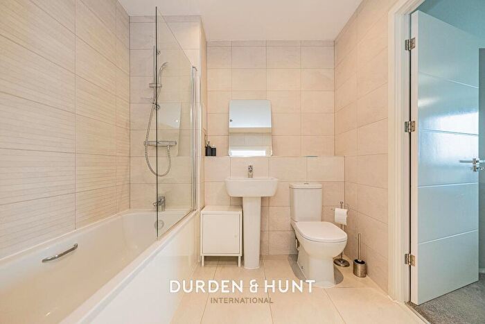 1 Bedroom Apartment For Sale In Upper North Street, Tower Hamlets, E14