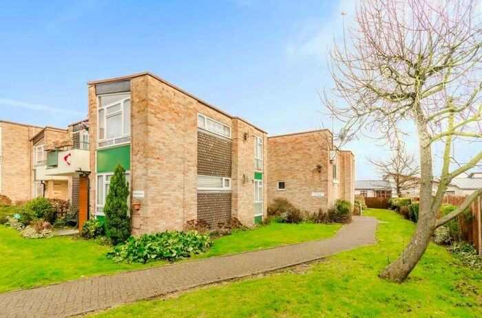 2 Bedroom Flat To Rent In Buckingham Court, Linthorpe Avenue, Wembley, HA0