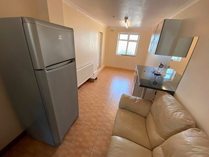 1 Bedroom Flat To Rent In Brabazon Road, Hounslow, TW5