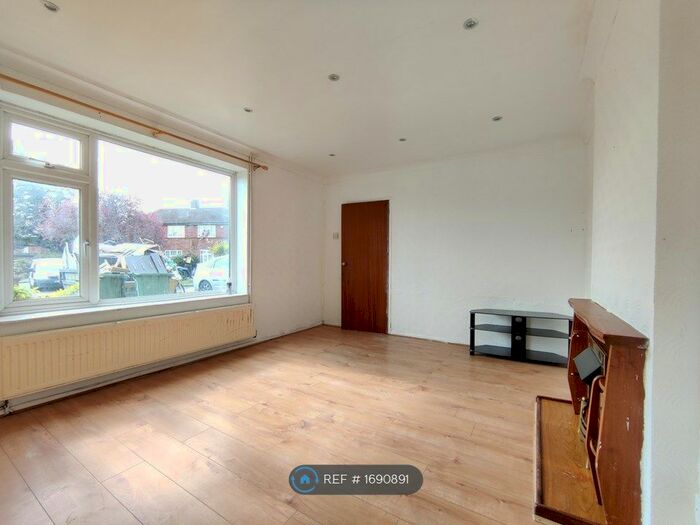 3 Bedroom Semi-Detached House To Rent In Pinewood Close, Pinner, HA5