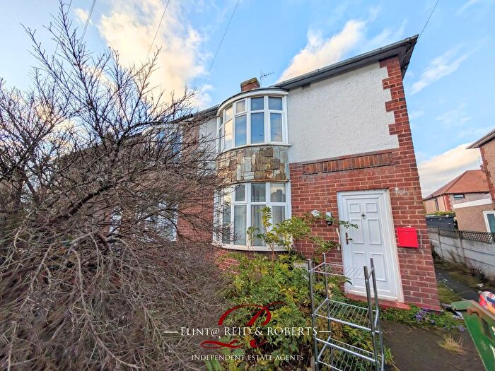 3 Bedroom Semi-Detached House For Sale In Kings Avenue, Flint, CH6