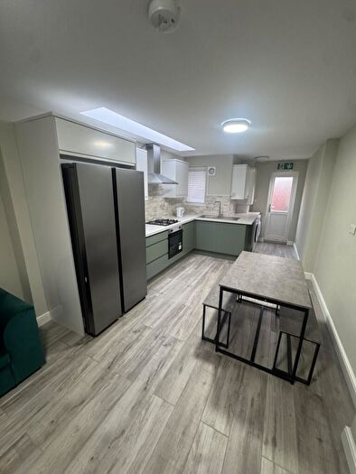 555 Bedroom House To Rent In Winnie Road, Selly Oak, West Midlands, B29