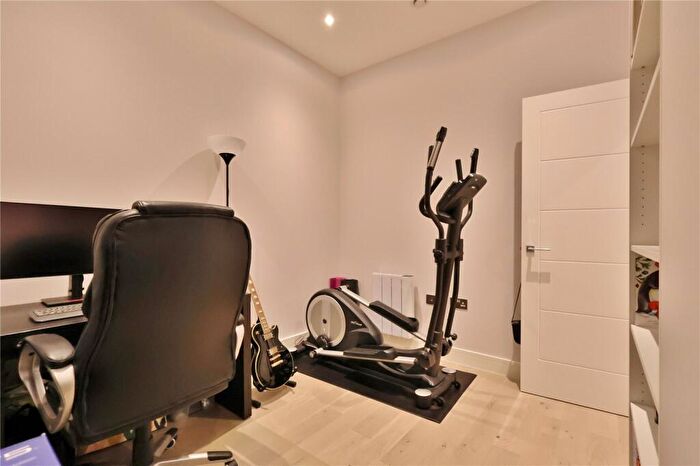 1 Bedroom Apartment For Sale In Albert Drive, Sheerwater, Woking, Surrey, GU21