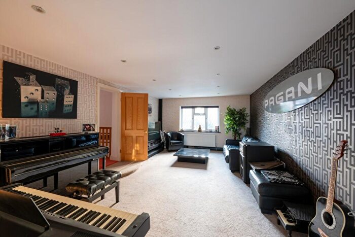 5 Bedroom Detached House For Sale In Duffield Lane, Stoke Poges, SL2