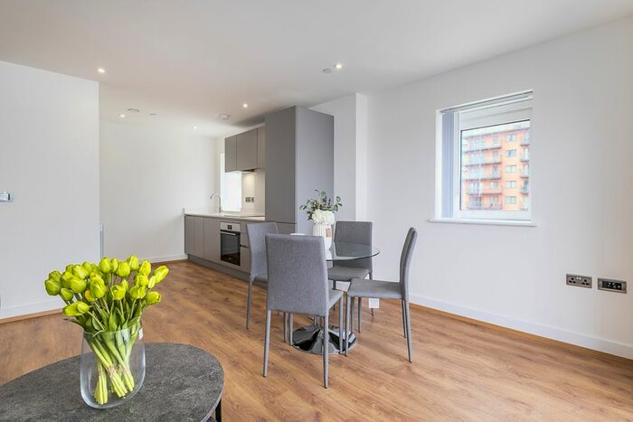1 Bedroom Flat To Rent In Mast Quay, London, SE18