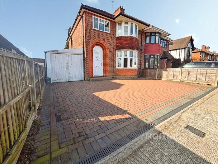 3 Bedroom Semi Detached House For Sale In Clayton Way, Uxbridge, UB8