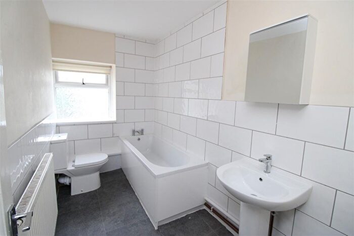 2 Bedroom Flat To Rent In The Square, Tirphil, NP24