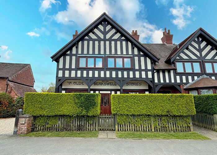 3 Bedroom Maisonette For Sale In Station Road, Balsall Common, CV7