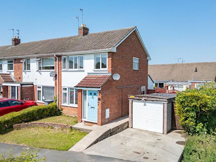 3 Bedroom End Of Terrace House For Sale In Springfield Close, York, YO31