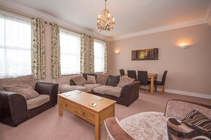 2 Bedroom Flat To Rent In St. John's Hill, London, SW11