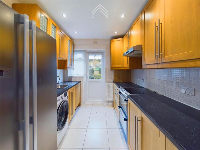 4 Bedroom House To Rent In The Broadway, Harrow, HA3