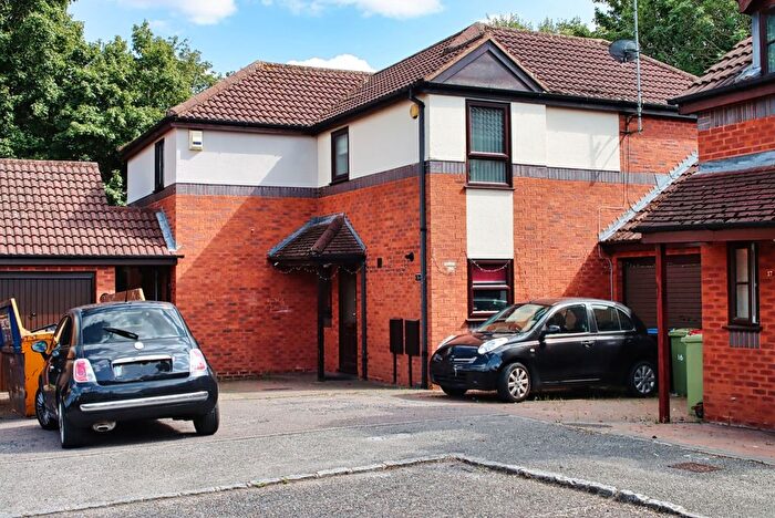 3 Bedroom Semi-Detached House To Rent In Wallmead Gardens, Loughton, Milton Keynes, Buckinghamshire, MK5