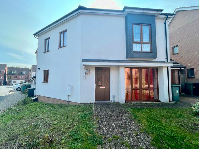 3 Bedroom Detached House To Rent In The Spinney, Basingstoke, RG24