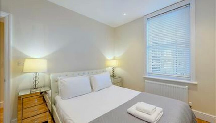 1 Bedroom Flat To Rent In Hamlet Gardens, Ravenscourt Park, London, W6