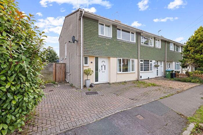 3 Bedroom End Terrace House For Sale In Fairholme Drive, Yapton, Arundel, BN18