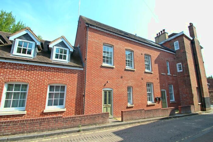 2 Bedroom Flat To Rent In Hyde Close, Winchester SO23