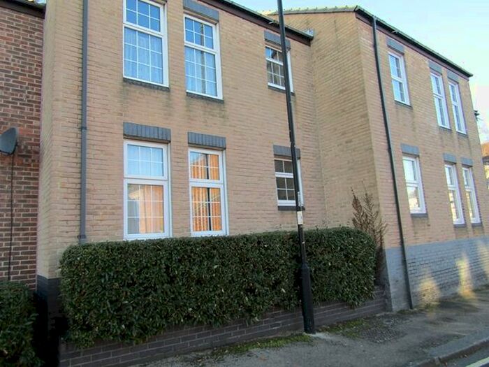 2 Bedroom Flat To Rent In Gainsborough Court, Bishop Auckland, DL14
