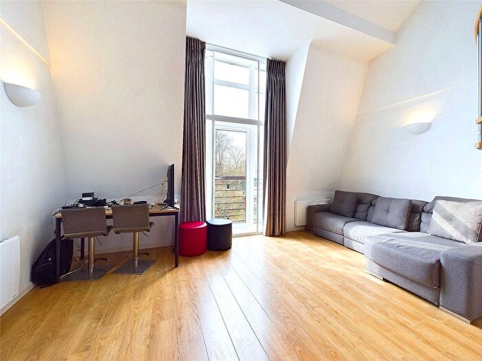 1 Bedroom Flat To Rent In Whitton Road, Twickenham, TW1