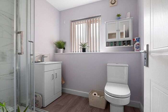 1 Bedroom Flat For Sale In Corinthian Court, Alcester, B49