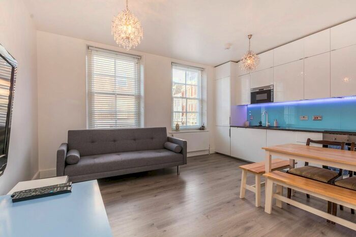 2 Bedroom Flat To Rent In Bell Street, Marylebone, London, NW1
