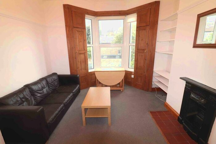 1 Bedroom Flat To Rent In Mosslea Road, London, SE20