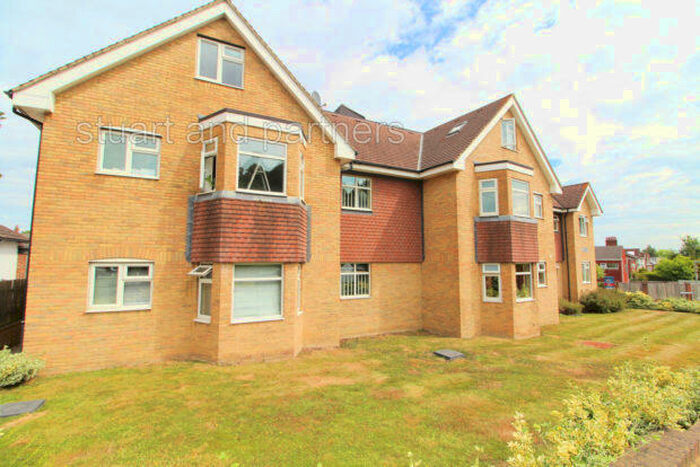 2 Bedroom Flat To Rent In Church Avenue, Haywards Heath, RH16