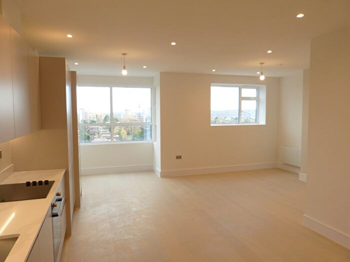 2 Bedroom Flat To Rent In Brampton Grove, London, NW4