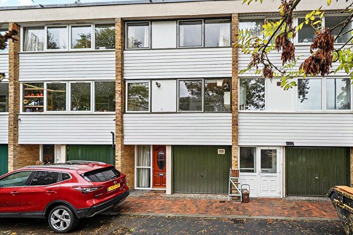 4 Bedroom Terraced House For Sale In Alton Road, London, SW15