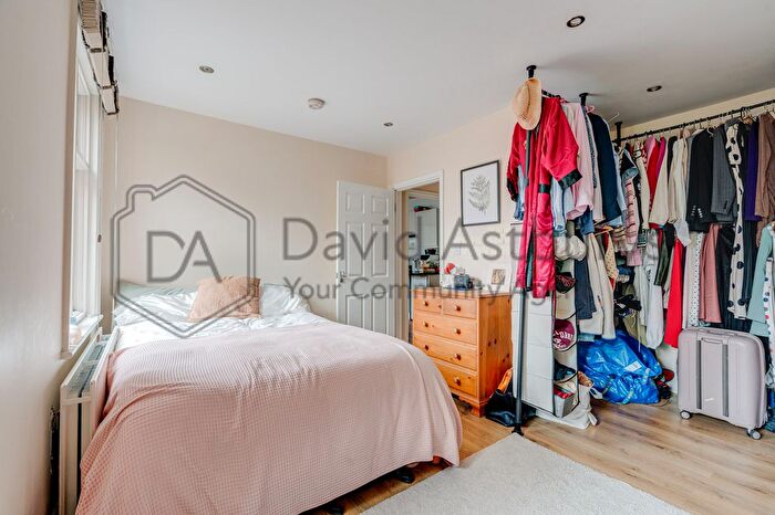 1 Bedroom Flat To Rent In Brondesbury Villas, Queen's Park, London, NW6