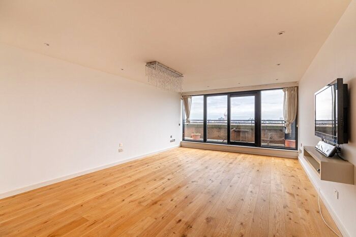 3 Bedroom Flat To Rent In Cromwell Road, South Kensington, SW7