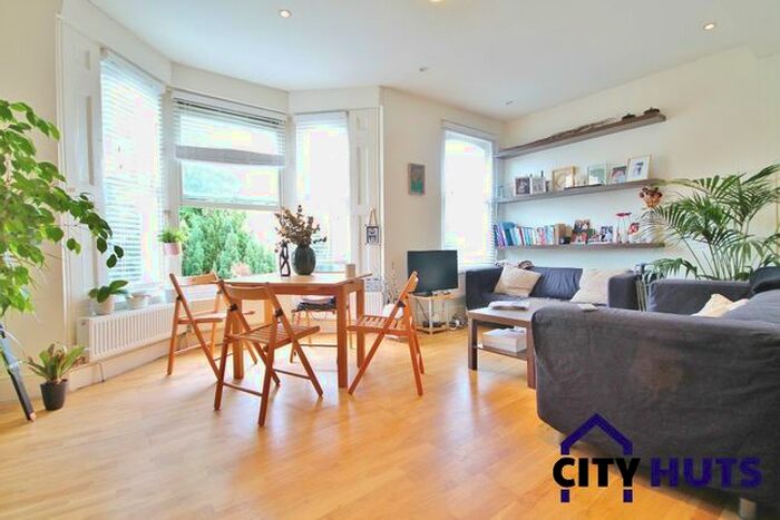 3 Bedroom Flat To Rent In Freegrove Road, Caledonian Road, N7