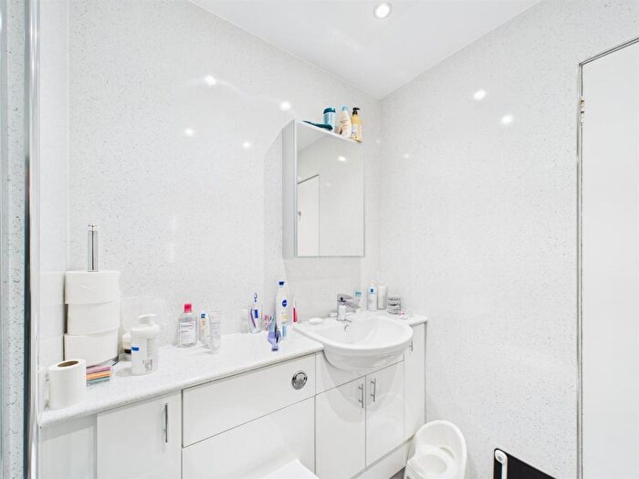2 Bedroom Flat For Sale In / Dunkeld Road, Perth, PH1