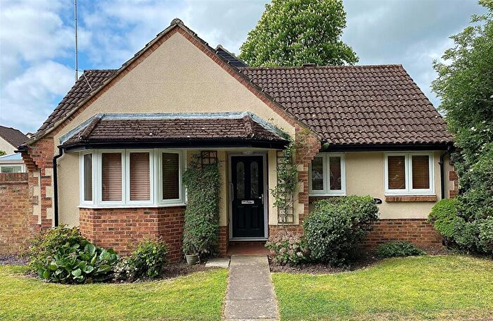 2 Bedroom Detached Bungalow For Sale In Kite Field, Northchurch, HP4