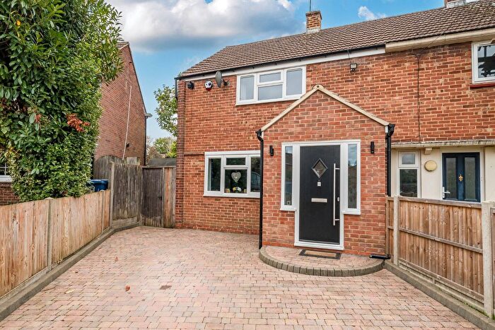 3 Bedroom Semi-detached House For Sale In Ryle Road, Farnham, Surrey, GU9
