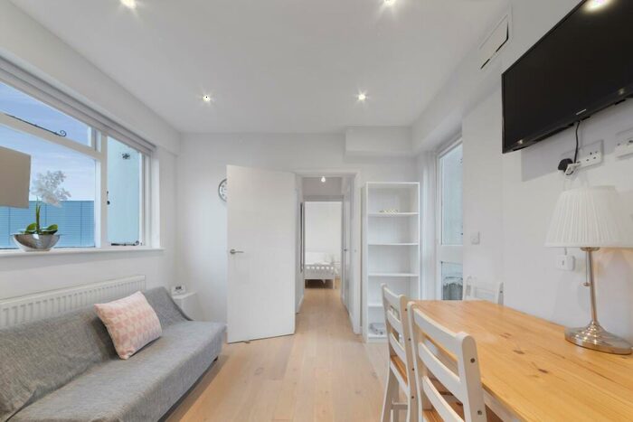 1 Bedroom Flat To Rent In Gwynne House, Turner Street, E1