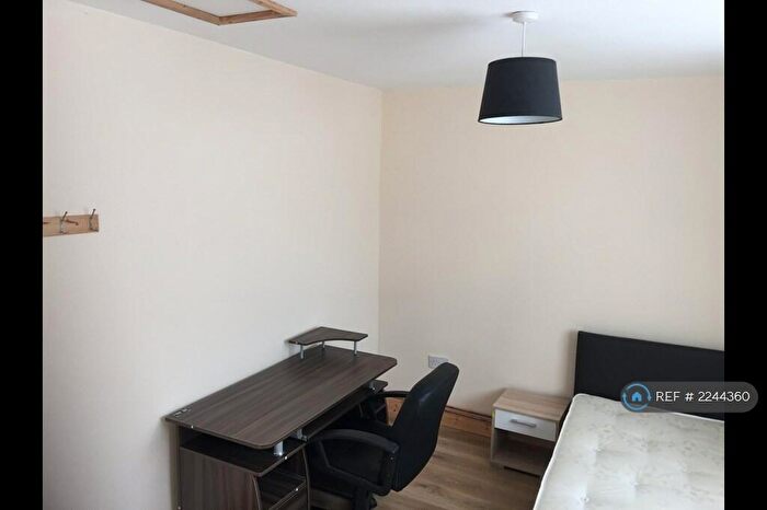 5 Bedroom Semi-Detached House To Rent In Freeburn Causeway, Coventry, CV4