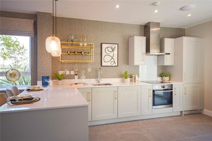 4 Bedroom End Of Terrace House For Sale In Grain Walk, Cherry Hinton, Cambridge, CB1