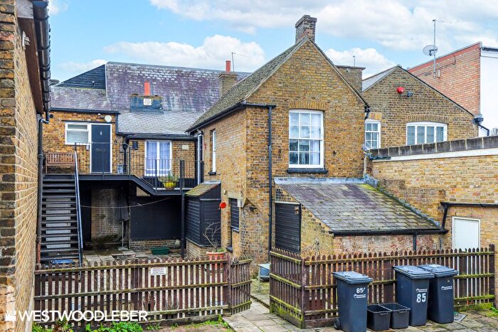 2 Bedroom Flat To Rent In High Street, Hoddesdon, EN11